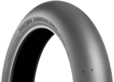 Nahaufnahme der Lauffläche Bridgestone V02 90/580 R17 W Front TL Medium