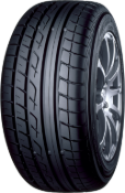 Nahaufnahme der Lauffläche Yokohama C DRIVE AC 01 235/45 R17 97 W