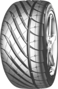 Nahaufnahme der Lauffläche Yokohama PARADA Spec-2 205/40 R17 84 W ZR