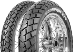 Nahaufnahme der Lauffläche Pirelli Scorpion MT 90 A/T 150/70 R18 70 V Rear TL M/C