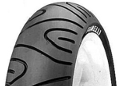 Nahaufnahme der Lauffläche Pirelli SL 36 Sinergy 120/70-11 50 L Front/Rear TL