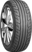 Nahaufnahme der Lauffläche Roadstone N 9000 215/35 R18 84 Y XL