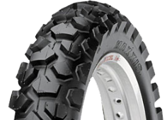 Nahaufnahme der Lauffläche Maxxis M6006 Dual Sport 130/80-18 66 P Front/Rear TT M/C