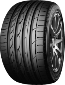 Nahaufnahme der Lauffläche Yokohama V103S 235/55 R17