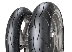 Nahaufnahme der Lauffläche Metzeler Sportec M5 Interact 200/50ZR17 (75 W) Rear M/C