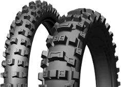 Nahaufnahme der Lauffläche Michelin AC 10 110/100-18 64 R Rear TT M/C