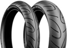 Nahaufnahme der Lauffläche Bridgestone BT 090 PRO 150/60 R18 67 H Rear TL M/C