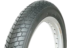 Nahaufnahme der Lauffläche Vee Rubber VRM191 90/90-19 52 H TL